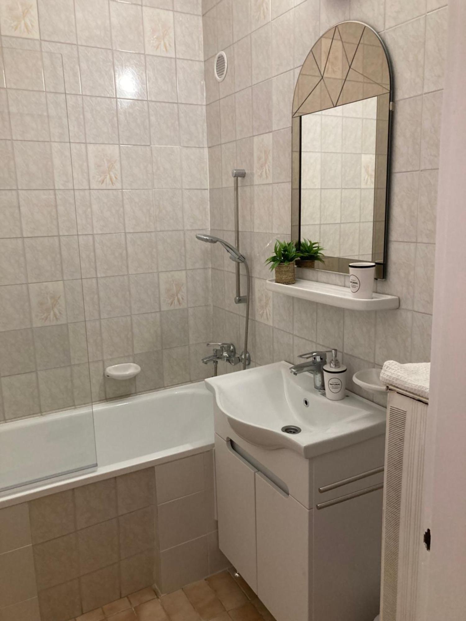 Belvarosi Classic Apartman 85 Square Meters Szombathely Eksteriør billede