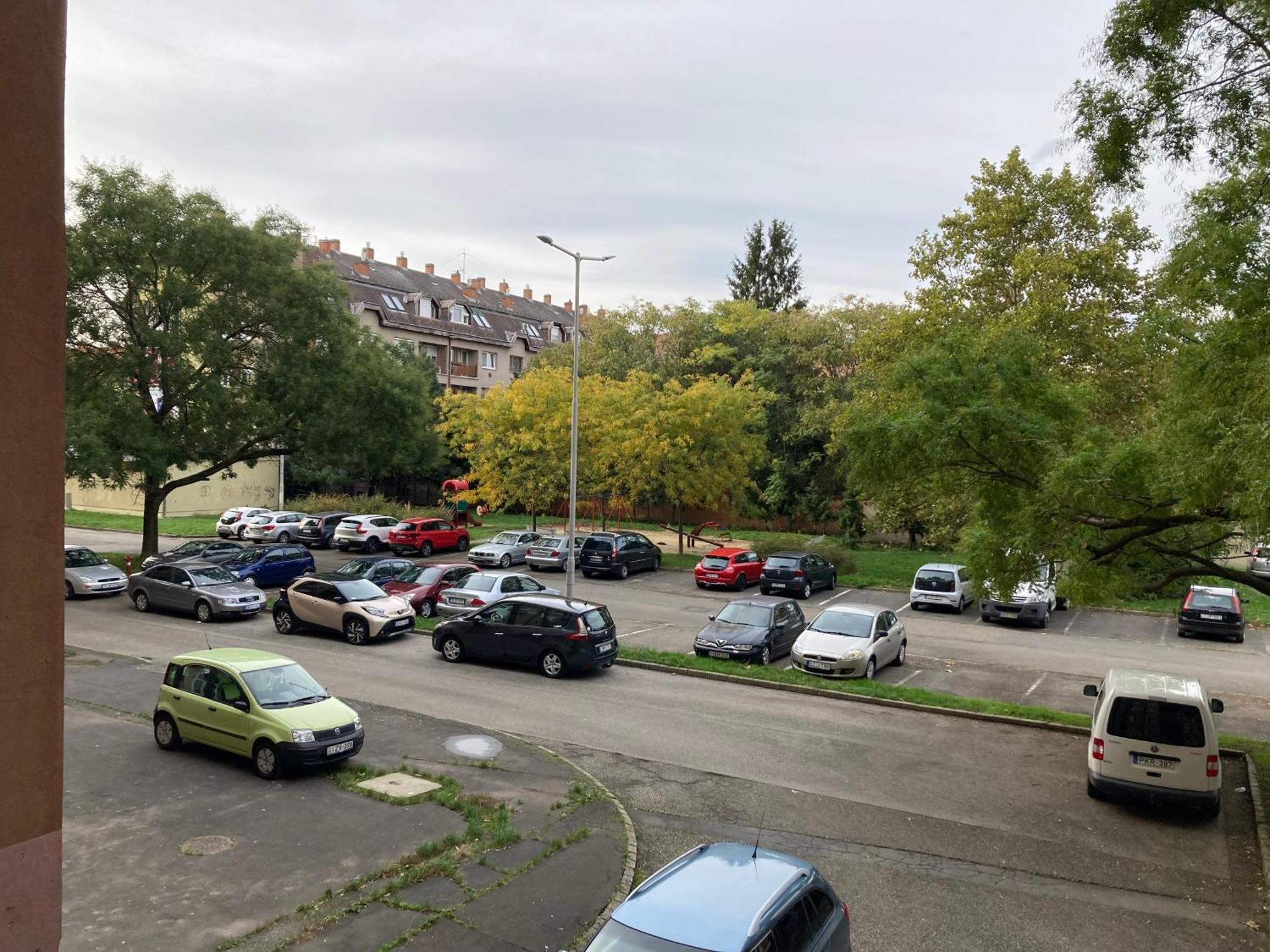 Belvarosi Classic Apartman 85 Square Meters Szombathely Eksteriør billede