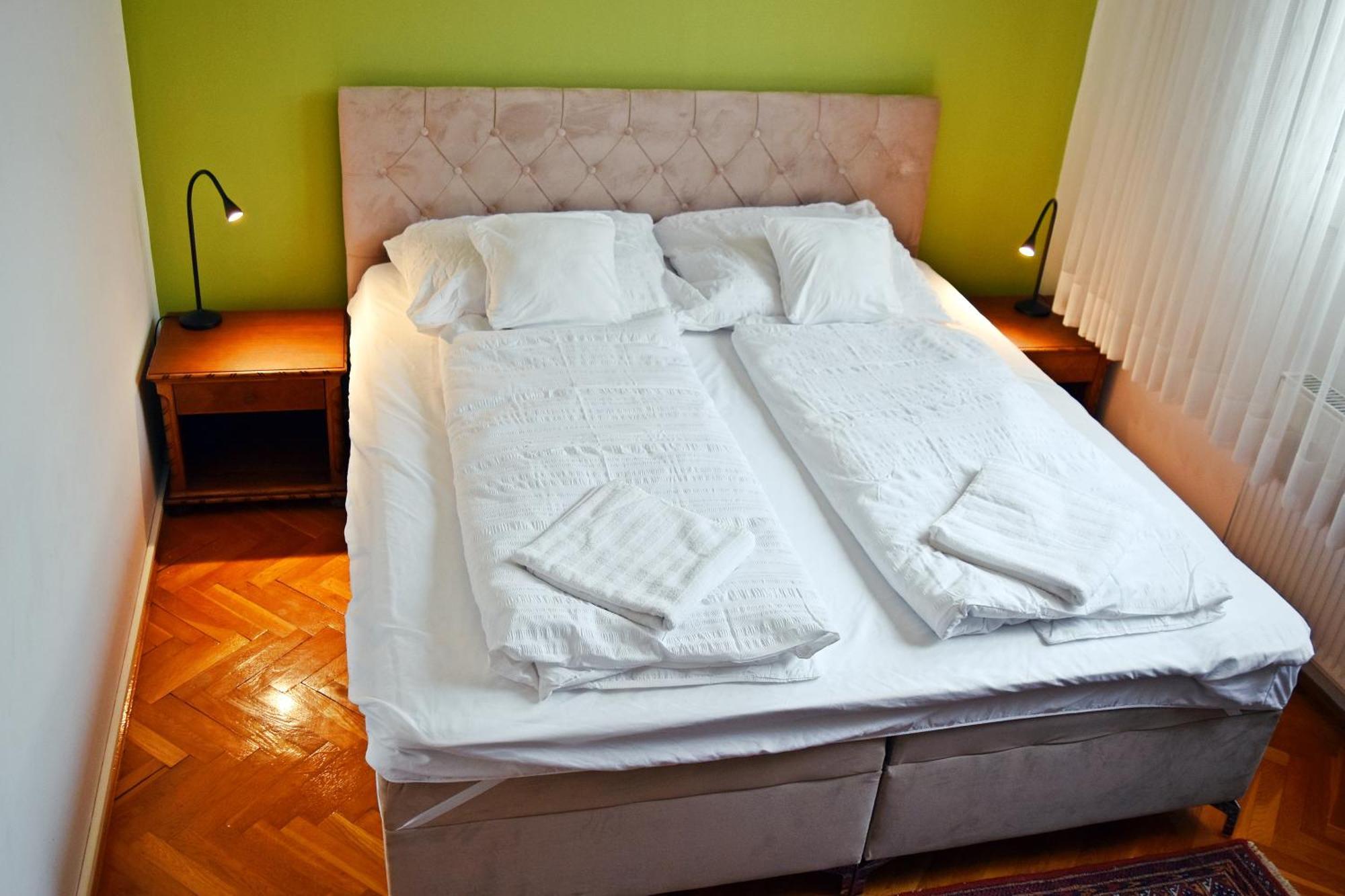 Belvarosi Classic Apartman 85 Square Meters Szombathely Eksteriør billede