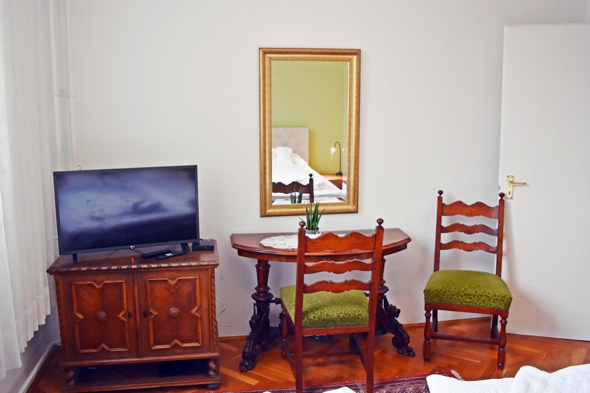 Belvarosi Classic Apartman 85 Square Meters Szombathely Eksteriør billede