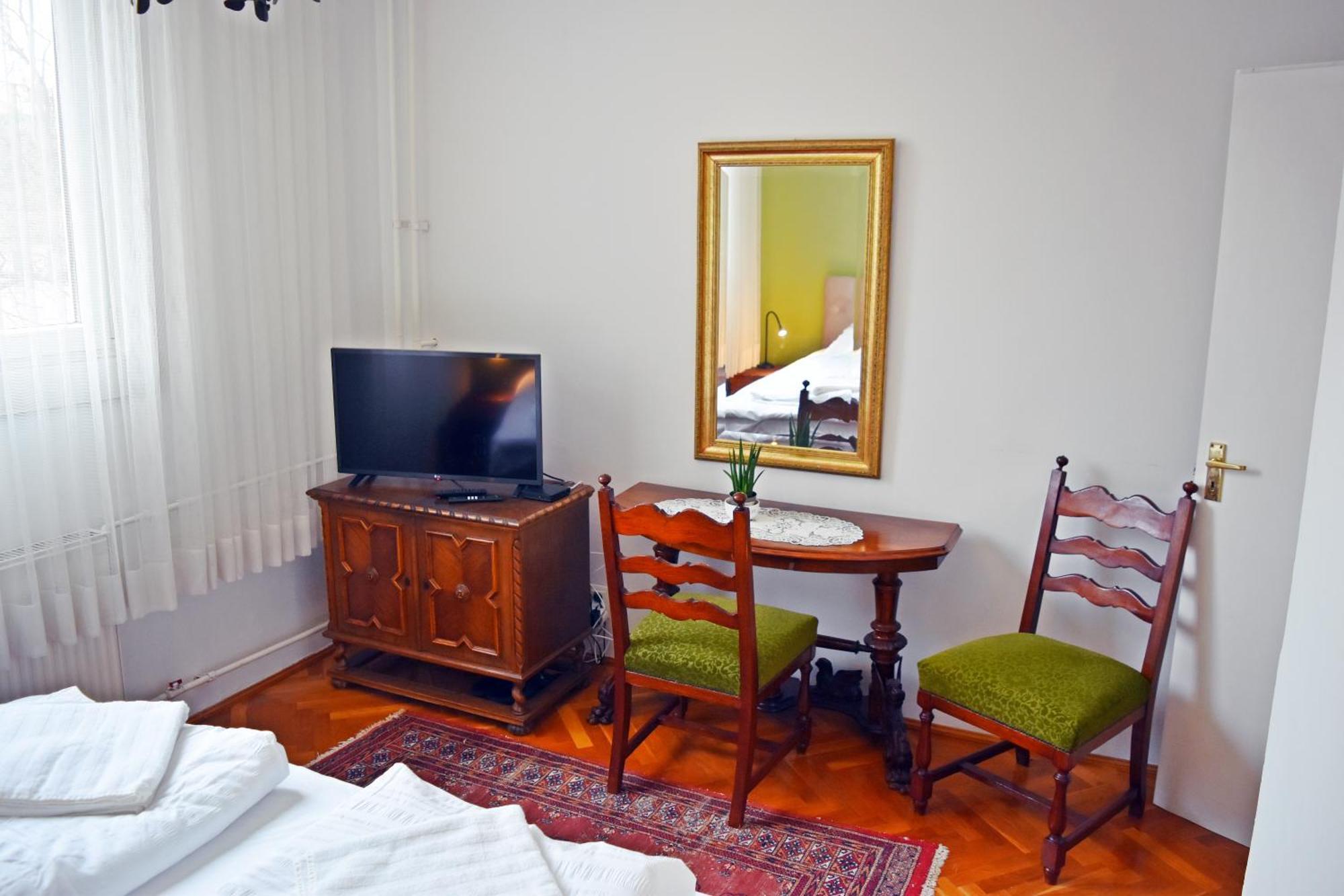 Belvarosi Classic Apartman 85 Square Meters Szombathely Eksteriør billede