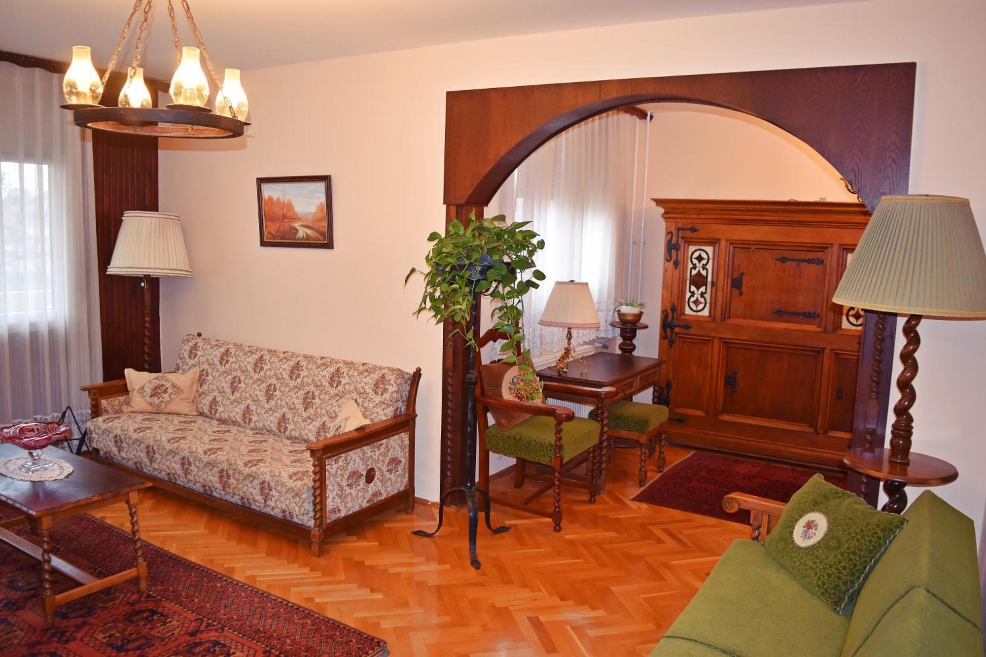 Belvarosi Classic Apartman 85 Square Meters Szombathely Eksteriør billede