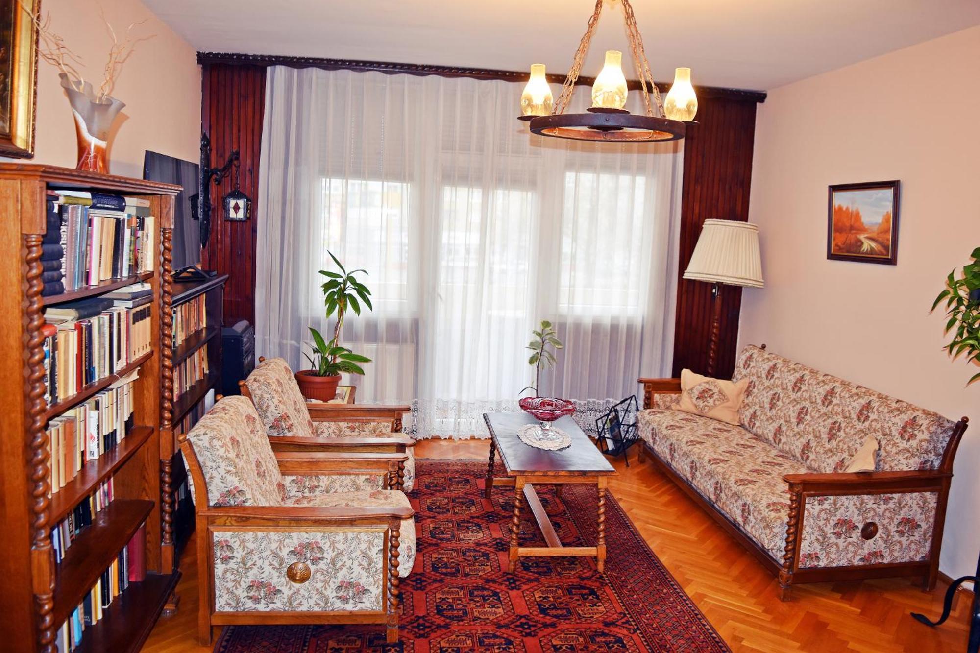 Belvarosi Classic Apartman 85 Square Meters Szombathely Eksteriør billede